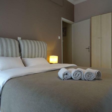 Chic Central Apartment In Evangelismos Metro Station Atenas Exterior foto