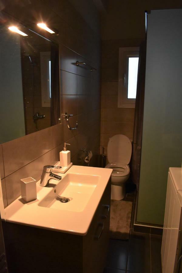 Chic Central Apartment In Evangelismos Metro Station Atenas Exterior foto