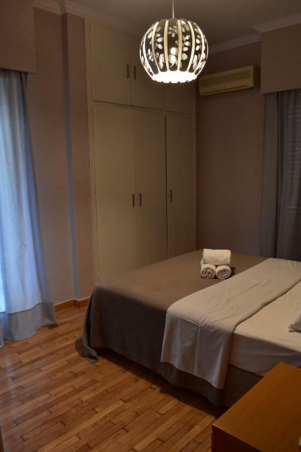 Chic Central Apartment In Evangelismos Metro Station Atenas Exterior foto