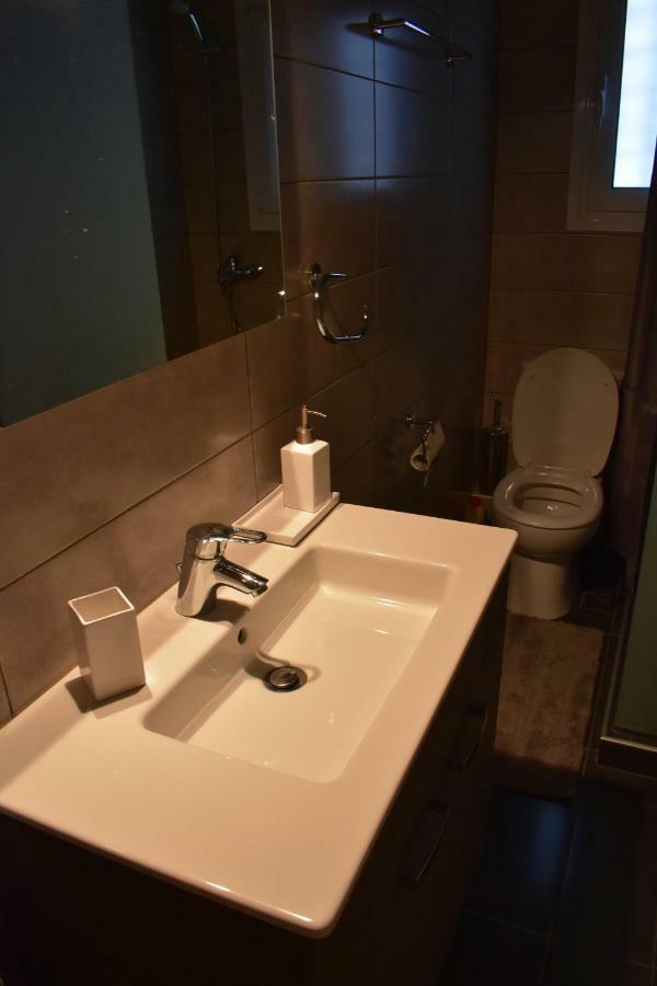 Chic Central Apartment In Evangelismos Metro Station Atenas Exterior foto