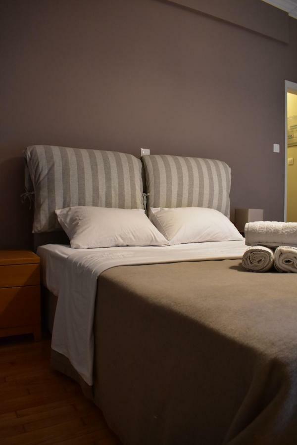 Chic Central Apartment In Evangelismos Metro Station Atenas Exterior foto