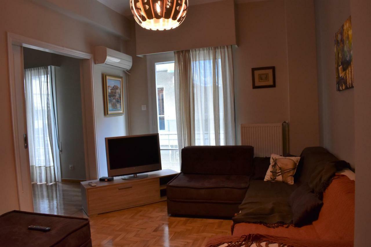 Chic Central Apartment In Evangelismos Metro Station Atenas Exterior foto