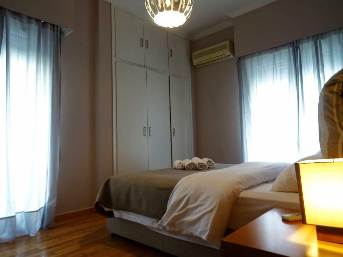 Chic Central Apartment In Evangelismos Metro Station Atenas Exterior foto