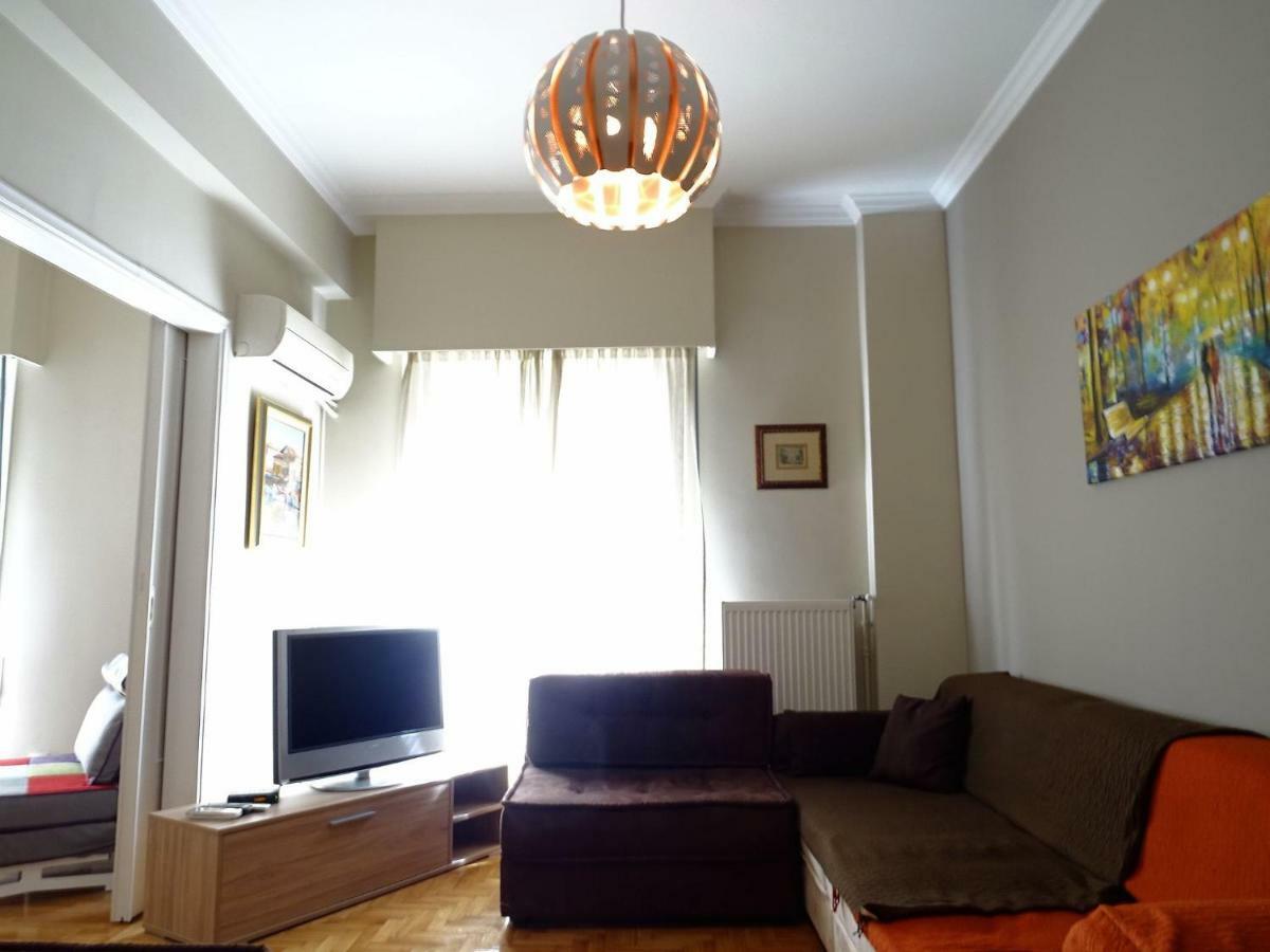 Chic Central Apartment In Evangelismos Metro Station Atenas Exterior foto