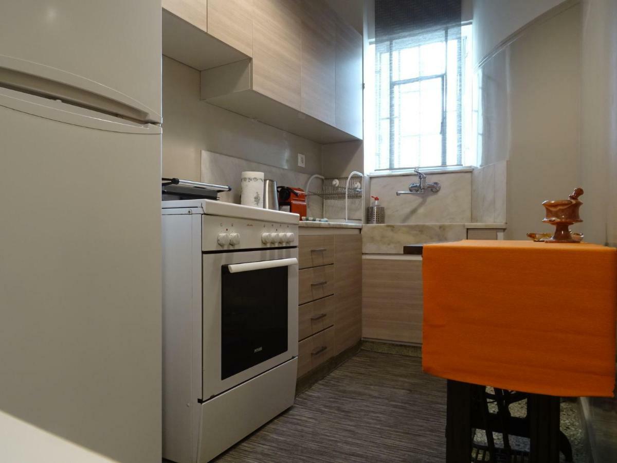 Chic Central Apartment In Evangelismos Metro Station Atenas Exterior foto